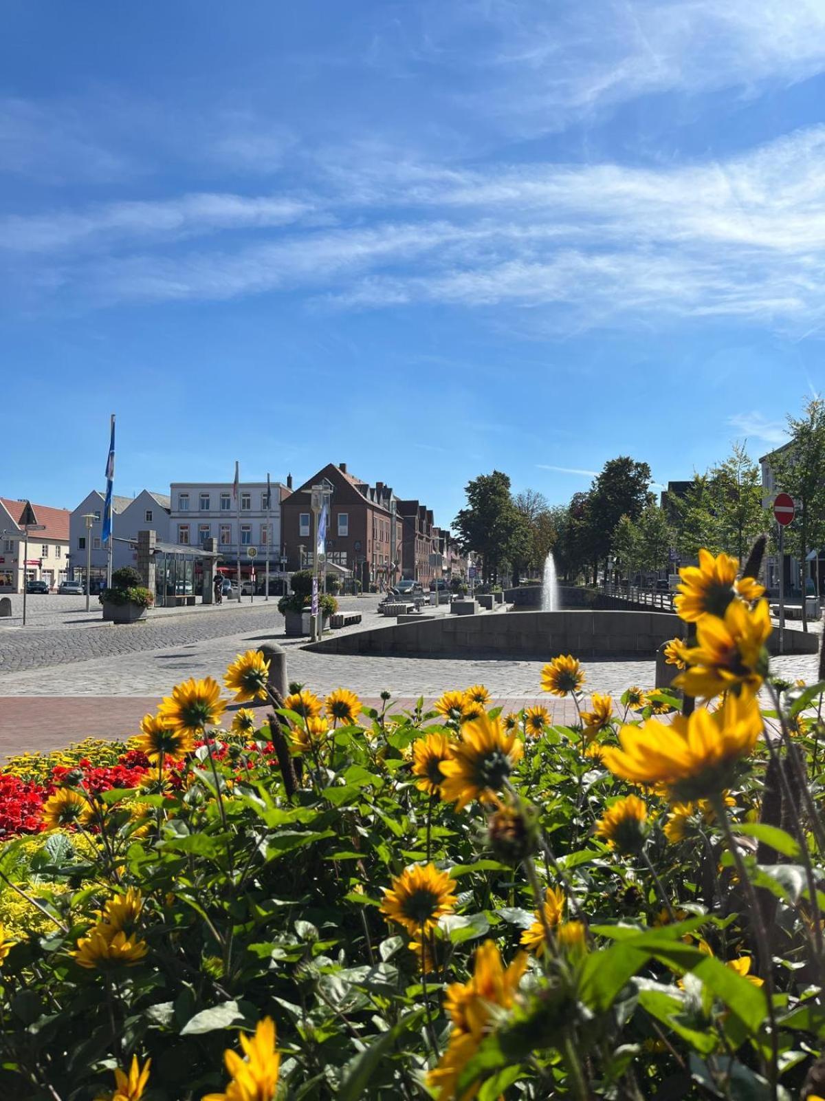 Lykkefund - Ferienwohnungen In Hafennaehe Glueckstadt Exterior photo